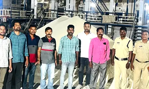 రైస్ మిల్లుపై టాస్క్ ఫోర్స్ పోలీసుల దాడులు