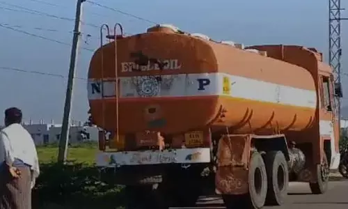Road Accident:లారీ ఢీకొని  వ్యక్తి దుర్మరణం