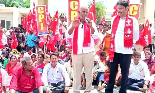 వరదలను జాతీయ విపత్తుగా ప్రకటించాలి