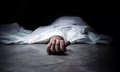 ఆగి ఉన్న లారీని ఢీకొని వ్యక్తి మృతి..