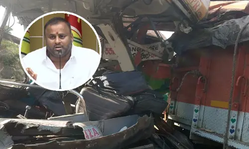 Chittoor Accident : చిత్తూరు బస్సు ప్రమాదంపై మంత్రి మండిపల్లి దిగ్భ్రాంతి