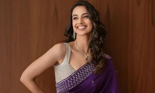 చీరలో  చాలా రొమాంటిక్ ..కేక పెట్టిస్తున్న మీనాక్షి చౌదరి.