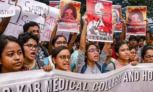 కనీసం మీరైనా జోక్యం చేసుకోండి! రాష్ట్రపతి, ప్రధానికి కోల్ కతా వైద్యుల లేఖ