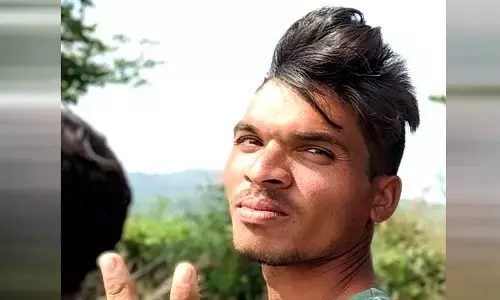 ఇద్దరు సెక్యూరిటీ గార్డ్స్ కు పాముకాటు