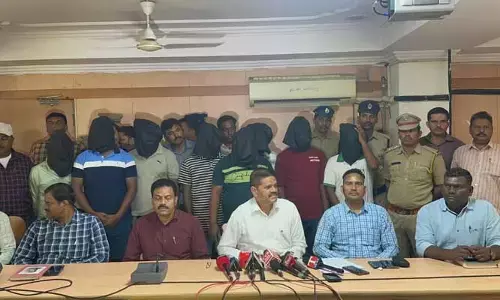 సినిమా తరహాలో స్మగ్లింగ్.. 170 కేజీల గంజాయి పట్టివేత