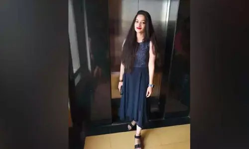 ఆర్టీసీ బస్సు ఢీకొని యువతి మృతి