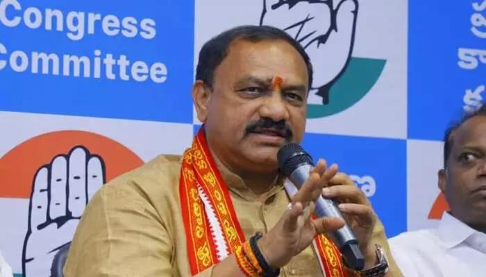 TPCC Chief: సోనియా ఇచ్చిన తెలంగాణను.. కేసీఆర్ కుటుంబ అవసరాలకు వాడుకున్నాడు! మహేష్ కుమార్ గౌడ్ TPCC Chief: సోనియా ఇచ్చిన తెలంగాణను.. కేసీఆర్ కుటుంబ అవసరాలకు వాడుకున్నాడు! మహేష్ కుమార్ గౌడ్