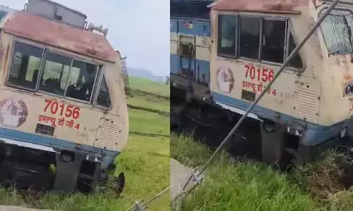 Bihar: పట్టాలు తప్పి పంటపొలాల్లోకి దూసుకెళ్లిన రైలు ఇంజిన్.. తప్పిన పెను ప్రమాదం!