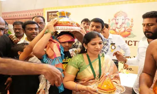 రికార్డు ధర పలికిన మైహోం భుజా వినాయకుడి లడ్డూ