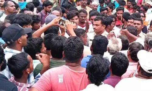 ప్రభుత్వ ఎస్కార్ట్ వాహనం ఢీకొని వ్యక్తి మృతి