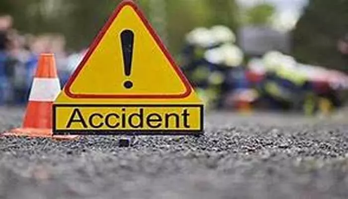 Accident : బైక్ ను ఢీకొన్న ఆర్టీసీ బస్సు…యువకుడు స్పాట్ డెడ్ Accident : బైక్ ను ఢీకొన్న ఆర్టీసీ బస్సు…యువకుడు స్పాట్ డెడ్