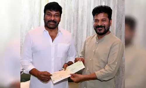 విరాళాల చెక్కులను సీఎంకు అందించిన చిరంజీవి