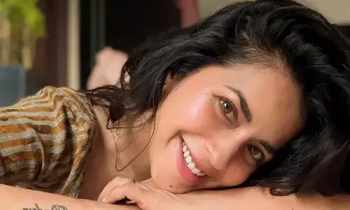 నాచురల్ లుక్‌లో మెరిసిపోతున్న కోమలీ ప్రసాద్