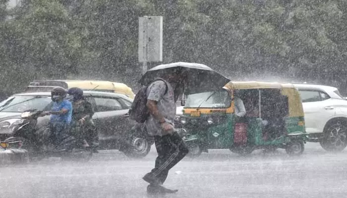 Rain Alert: హైదరాబాద్ కు బిగ్ అలెర్ట్.. మరోసారి కుంభవృష్టి Rain Alert: హైదరాబాద్ కు బిగ్ అలెర్ట్.. మరోసారి కుంభవృష్టి