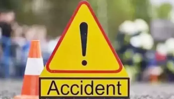Road Accident: మేడ్చల్లో ఘోర రోడ్డు ప్రమాదం.. భర్త కళ్లెదుటే భార్య దుర్మరణం Road Accident: మేడ్చల్లో ఘోర రోడ్డు ప్రమాదం.. భర్త కళ్లెదుటే భార్య దుర్మరణం