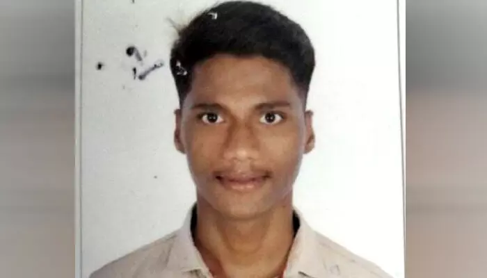 హాస్టల్ లో ఉండటం ఇష్టం లేక... హాస్టల్ లో ఉండటం ఇష్టం లేక...