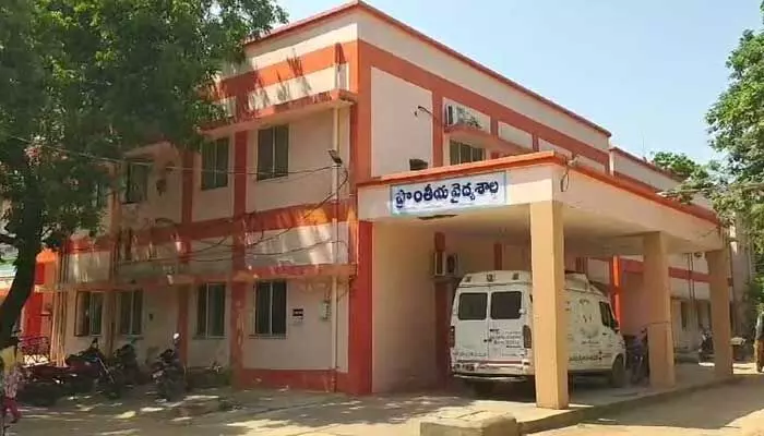 నా బిడ్డ చావుకు డాక్టర్లు,నర్సులే కారణం..కాలుతో కడుపు తొక్కి.. నా బిడ్డ చావుకు డాక్టర్లు,నర్సులే కారణం..కాలుతో కడుపు తొక్కి..