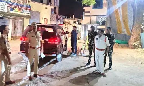 మక్తల్ టౌన్​లో అర్ధరాత్రి  ఎస్పీ పర్యటన