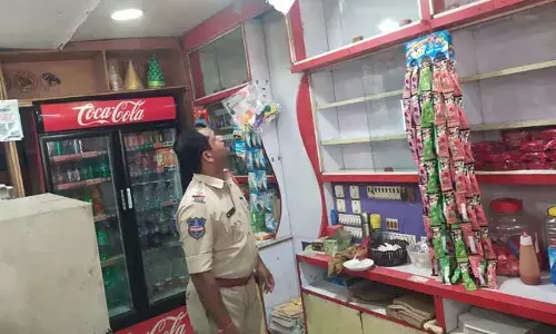 పోలీస్‌స్టేషన్‌కు  కూతవేటు దూరంలో దొంగతనం ...