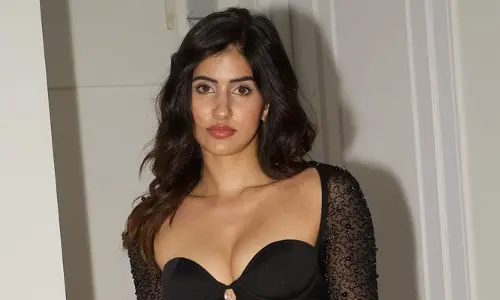 Sakshi Malik : ఘాటు అందాలతో పిచ్చెక్కించేస్తున్న సాక్షి మాలిక్.