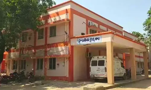 నా బిడ్డ చావుకు డాక్టర్లు,నర్సులే కారణం..కాలుతో కడుపు తొక్కి..