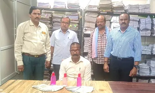 కొత్తగూడెం కలెక్టరేట్ లో ఏసీబీ దాడి