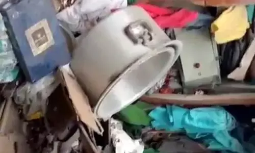 టపాసులు తయారు చేస్తుండగా పేలుడు