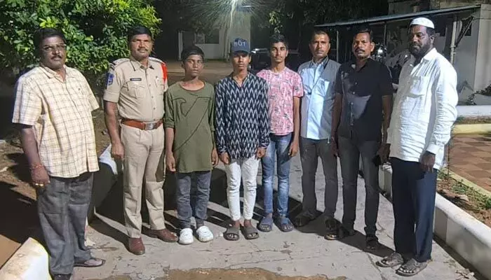 తప్పిపోయిన గురుకుల విద్యార్థుల ఆచూకీ లభ్యం తప్పిపోయిన గురుకుల విద్యార్థుల ఆచూకీ లభ్యం