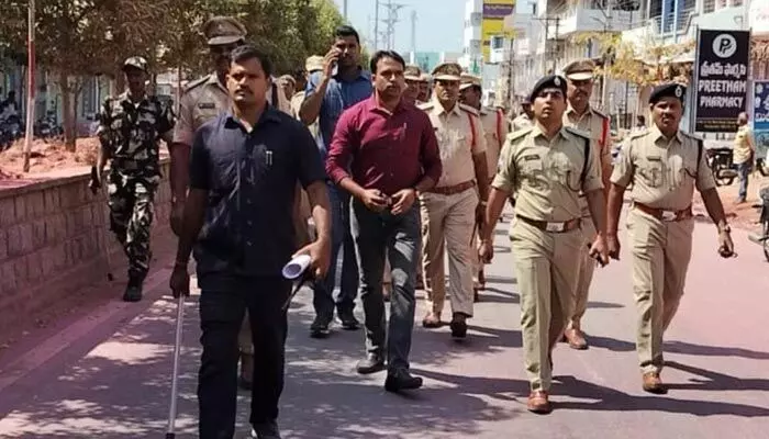 శాంతిభద్రతలకు విఘాతం కలిగిస్తే చర్యలు తప్పవు.. ఎస్పీ యోగేష్ గౌతమ్ శాంతిభద్రతలకు విఘాతం కలిగిస్తే చర్యలు తప్పవు.. ఎస్పీ యోగేష్ గౌతమ్