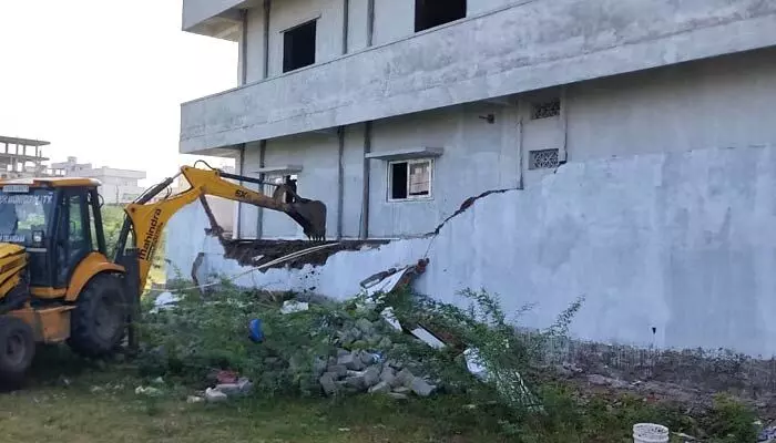 హైడ్రా తరహాలో కూల్చివేత హైడ్రా తరహాలో కూల్చివేత