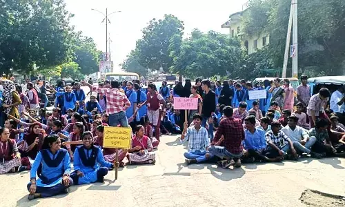 ఉపాధ్యాయులను నియమించాలి