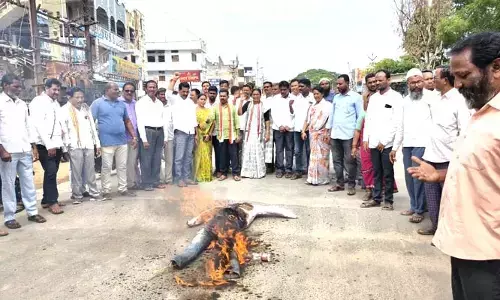 రవ్నీత్ సింగ్ బిట్టు తల తెచ్చిన వారికి నా ఆస్తి రాసిస్తా
