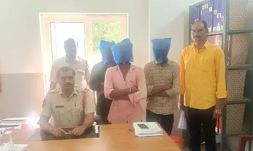 బ్యాటరీ, సోలార్ ప్లేట్ల దొంగల అరెస్ట్​