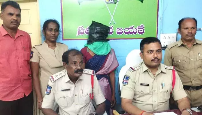 కట్టుకున్న భర్తను కడతేర్చేందుకు పన్నాగం కట్టుకున్న భర్తను కడతేర్చేందుకు పన్నాగం