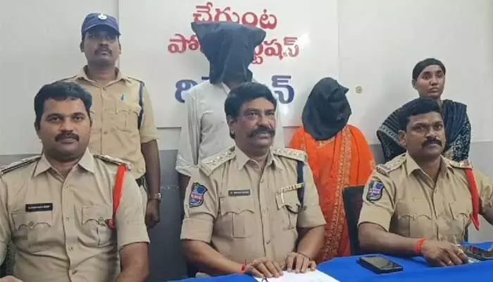 నగల కోసం వృద్ధురాలిని హత్య చేసిన దుండగులు నగల కోసం వృద్ధురాలిని హత్య చేసిన దుండగులు