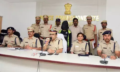 సినిమా తరహాలో స్మగ్లింగ్.. భారీగా పట్టుబడిన గంజాయి