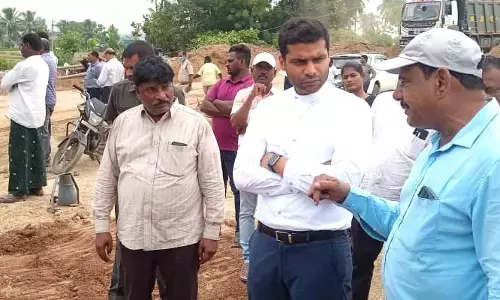 కాలువ పునరుద్ధరణ పనులు వేగంగా చేయాలి