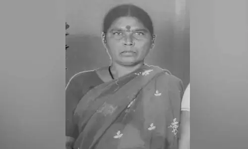 రోడ్డు దాటుతుండగా వేగంగా ఢీకొట్టిన కారు…మహిళ స్పాట్ డెడ్