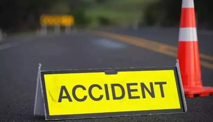 Road Accident: గుజరాత్లో ఘోర రోడ్డు ప్రమాదం.. ఖమ్మం యువకుడి దుర్మరణం Road Accident: గుజరాత్లో ఘోర రోడ్డు ప్రమాదం.. ఖమ్మం యువకుడి దుర్మరణం