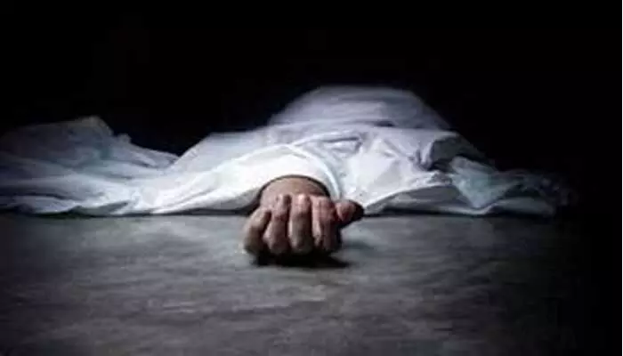 మైనర్ బాలిక మృతి…అనుమానాలు వ్యక్తం చేస్తున్న గ్రామస్తులు మైనర్ బాలిక మృతి…అనుమానాలు వ్యక్తం చేస్తున్న గ్రామస్తులు