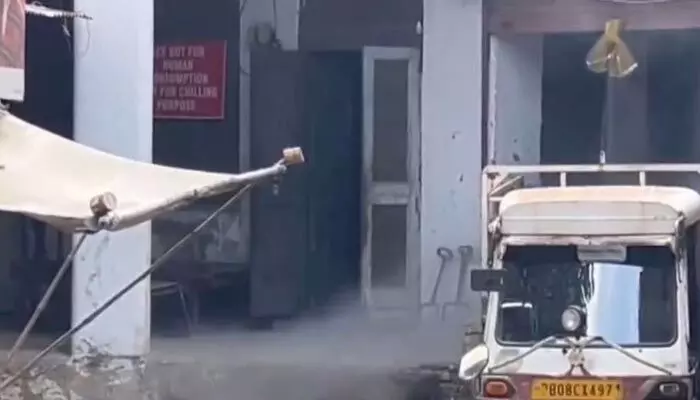 Ammonia Gas: ఐస్ ఫ్యాక్టరీలో అమ్మోనియా గ్యాస్ లీక్.. ఓ కార్మికుడు మృతి Ammonia Gas: ఐస్ ఫ్యాక్టరీలో అమ్మోనియా గ్యాస్ లీక్.. ఓ కార్మికుడు మృతి