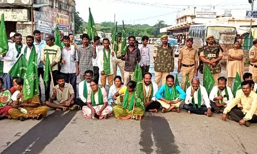 ఆదివాసీ మహిళలపై జిహాదీ పేరుతో బలత్కారాలు : తుడుం దెబ్బ