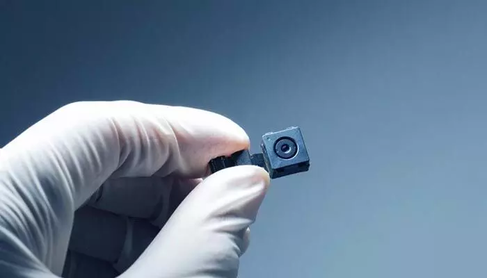 Spy Cameras: బెంగళూరులో సంచలనం.. లేడీస్ వాష్రూంలలో స్పై కెమెరాలు Spy Cameras: బెంగళూరులో సంచలనం.. లేడీస్ వాష్రూంలలో స్పై కెమెరాలు