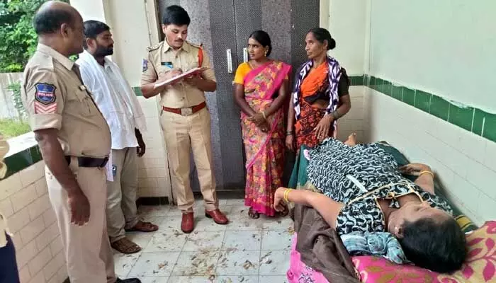 భర్త వివాహేతర సంబంధం.. అనుమానస్పదంగా భార్య మృతి భర్త వివాహేతర సంబంధం.. అనుమానస్పదంగా భార్య మృతి