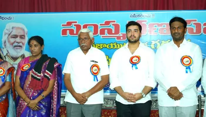 తెలంగాణ ఉద్యమంలో గద్దర్ పాత్ర ఎనలేనిది తెలంగాణ ఉద్యమంలో గద్దర్ పాత్ర ఎనలేనిది