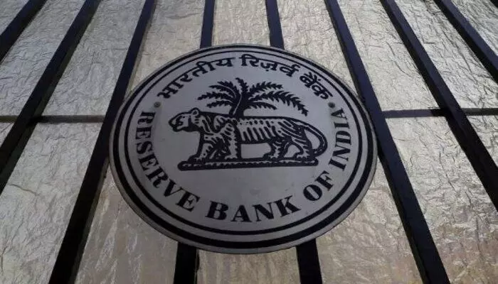 RBI: ప్రయారిటీ రంగాలకు బ్యాంకులు రుణాలివ్వాలి: ఆర్థికవేత్తలు RBI: ప్రయారిటీ రంగాలకు బ్యాంకులు రుణాలివ్వాలి: ఆర్థికవేత్తలు