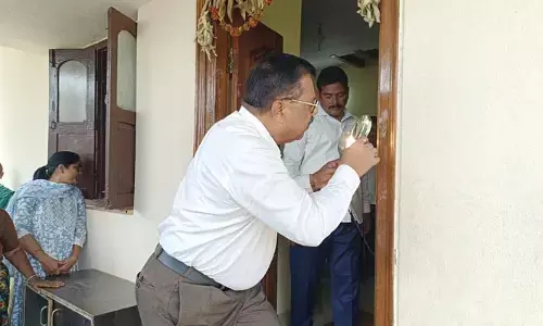 మేడ్చల్ జిల్లాలో భారీ చోరీ.. రూ.2 కోట్ల నగదు, 28 తులాల బంగారాన్ని ఎత్తుకెళ్లిన దొంగలు