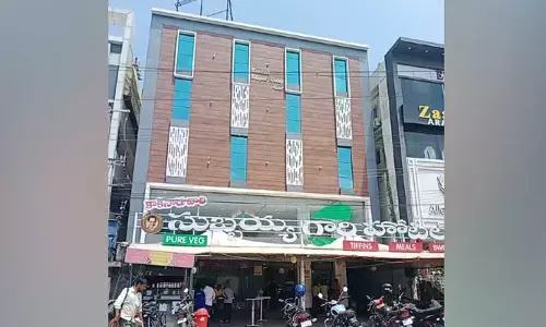 హుక్కా సెంటర్‌పై దాడి..ఇద్దరు  అరెస్ట్