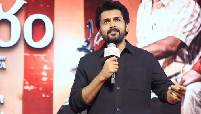 Hero Karthi: స్టేజి పై తెలుగు పాట పాడిన హీరో కార్తీ Hero Karthi: స్టేజి పై తెలుగు పాట పాడిన హీరో కార్తీ