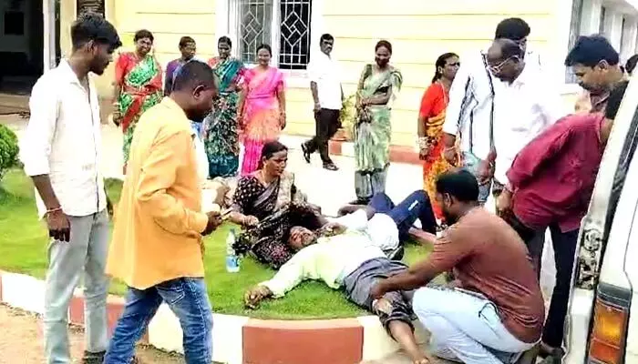 రైతులపై వెంచర్ నిర్వాహకులు దాడి రైతులపై వెంచర్ నిర్వాహకులు దాడి